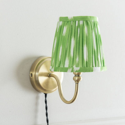ValueLights Pair of - Plug in Antique Brass Easy Fit Wall Lights with Green Pleated Fabric Tapered Lampshade - Bulbs Included