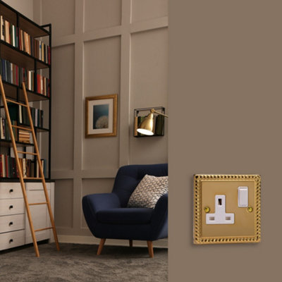 Varilight Single Switched Plug Socket - Classic Georgian Brass With ...
