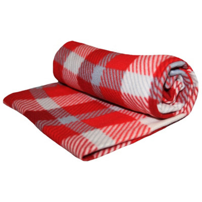 Velosso Check Polar Fleece Blanket Red (One Size) DIY at B&Q