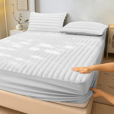 Velosso White Jumbo Cord Faux Rabbit Fur Fitted Sheet King