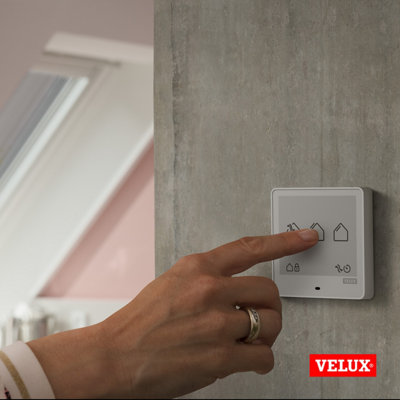 VELUX Touch (KLR 300) Remote Control with Touch Screen to Operate VELUX ...