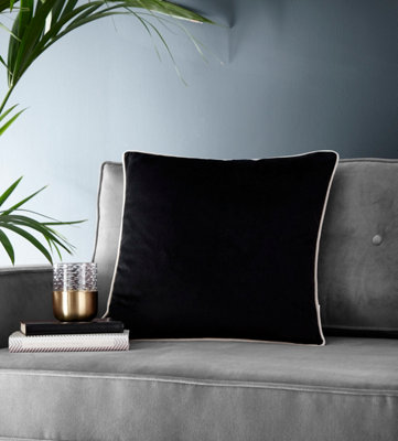 Black hotsell velvet pillows