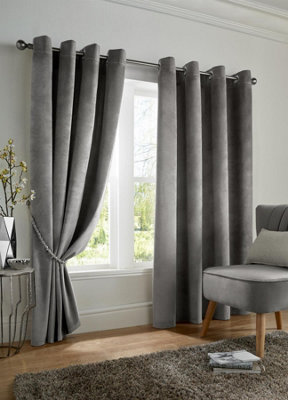 Velvet Blackout Ring Top Curtains 117cm x 137cm Silver