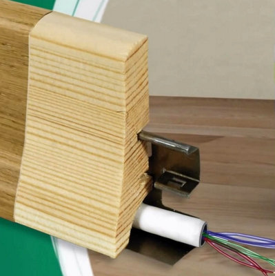 Veneered Solid Wood Skirting Board in Oak. 1.95 m lenght - 60 mm high - Free Clips - 5