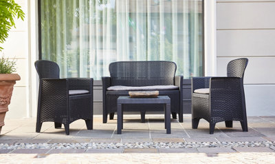 Plastic rattan garden table and chairs hot sale