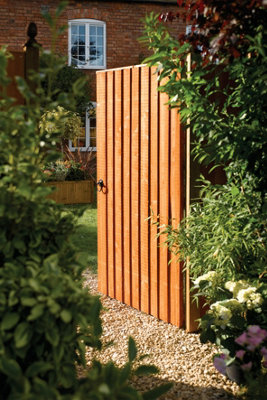 Vertical Board Gate 6x3 Dip Treated - L91.5 x W91.5 x H183 cm