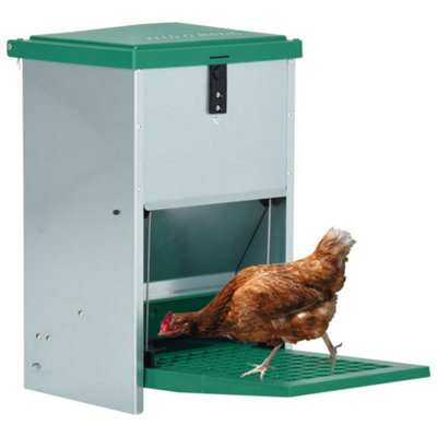 vidaXL Feedomatic Automatic Poultry Feeder with Treadle 8 kg | DIY at B&Q