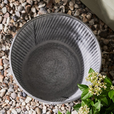 Vintage Style Rippled Grey Garden Planter Galvanised Trough Bucket Flower Pot Embossed Round Outdoor Garden Planter - 5