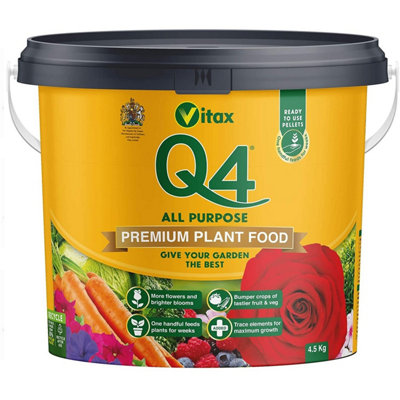 Vitax Q4 4.5kg Fertiliser Boost growth and yields for vegetables, flowers, lawns, and gardens. Perfect for professionals
