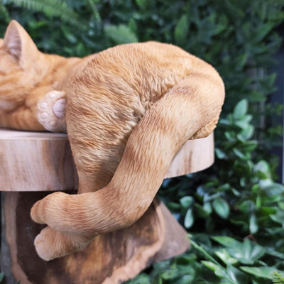 Premium Photo | There Is A Tiger Cub Sitting In The Grass With Flowers - Foto 8