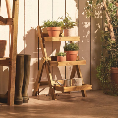 Outdoor outlet ladder shelf