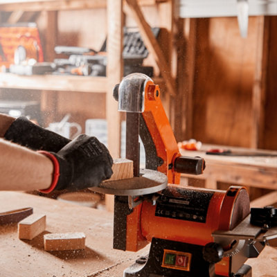 B and q store belt sander