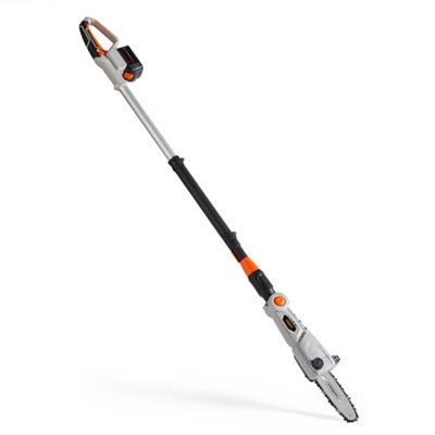 Battery operated outlet pole saws