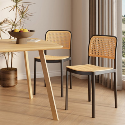 VonHaus Dining Table & Chairs Set, Rectangular Dining Table with 4 Dining Chairs, Dinner Table with 4 Plastic Rattan Effect Chairs