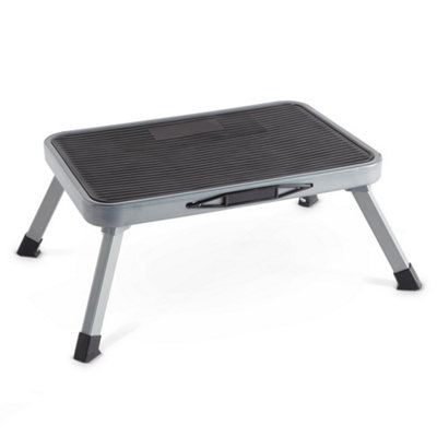 Small folding step deals stool