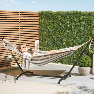 VonHaus Hammock with Sturdy Metal Frame Garden Hammock Free Standing Frame 1 Person Hammock for Patio