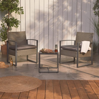 Outdoor balcony deals chairs and table