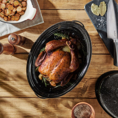 Enamel roaster with outlet lid