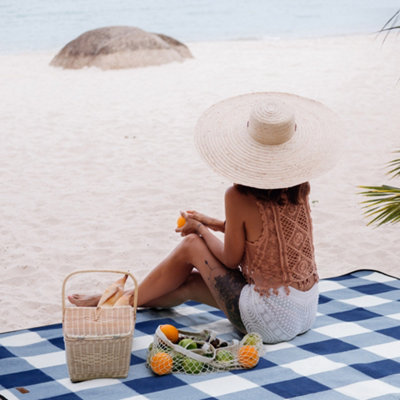 VonShef Picnic Blanket, Blue & White Tartan Weatherproof Picnic