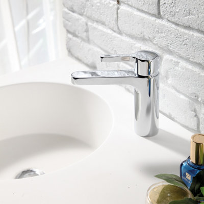 VURTU Datchworth Basin Mixer - 1/4 Turn, Single Lever Ceramic Disc, High/ Low Water Pressure, 300(H) x 215(W), Chrome, 628540