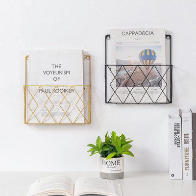 Wall newspaper rack in black metal wire for organizing magazines and ...