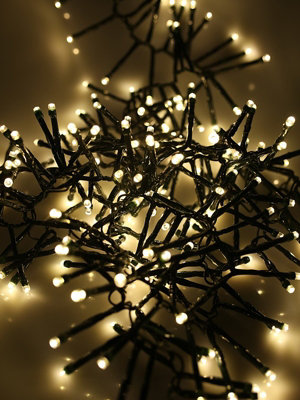 Warm White Connectable LED indoor outdoor Waterproof Cluster String Lights (500 LED's (24ft), Low Voltage Plug)