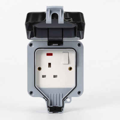 Waterproof 13A Single BS Socket with switch