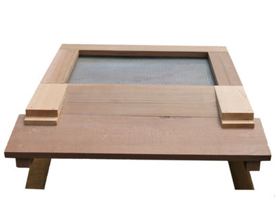 WBC Beehive Gabled Roof In High Quality Cedar - 4