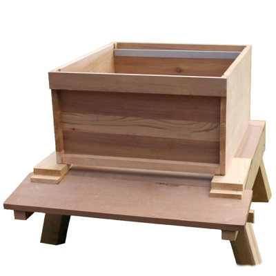 WBC Beehive Gabled Roof In High Quality Cedar - 5