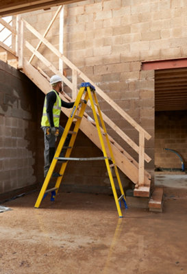Werner Fibreglass Swingback Stepladder 8 Tread