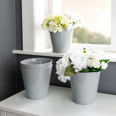 Wham Studio 4x 16cm Plastic Flower Pot Planters in Grey. Ideal for Home Office Desk, Kitchens, Bathrooms. Made in the UK