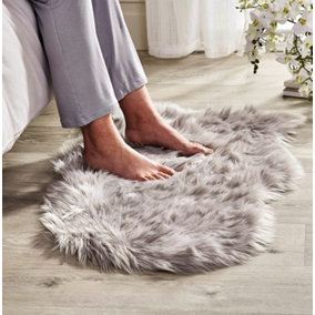 White Faux Sheepskin Rug - Deep Pile Fluffy Shaggy Area Rugs or Sofa Chair Bench Cover Throw - Measures 90 x 60cm