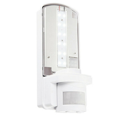 WHITE IP44 Outdoor Wall Bulkhead Light & 10m PIR Motion Sensor 6W Daylight LED
