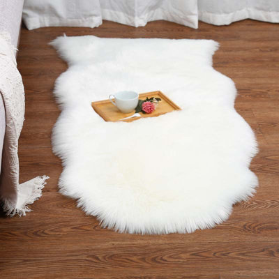 White Irregular Soft Shaggy Rug Kids Rooms Decor Floor Rugs 90cm (L) x 60cm (W)