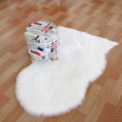 White Irregular Soft Shaggy Rug Kids Rooms Decor Floor Rugs 90cm (L) x 60cm (W)
