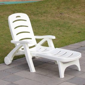 White Outdoor Plastic Foldable Garden Poolside Lounger Chair Adjustable Chaise Lounge Recliner with Wheels