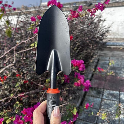 Wide Garden Spade DE LUXE with Strong Blade and Comfortable Grip