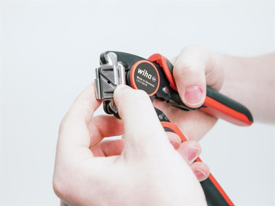 Wiha 45223 Automatic Crimp Tool WHA45223 - 5