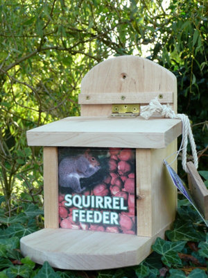Wildlife World Outdoor Squirrel Feeder