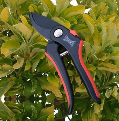 Wilkinson Sword Bypass Pruner Secateurs - 20mm Cut - Soft Grip