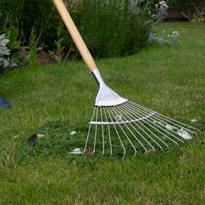Wilkinson Sword Stainless Steel Fan Lawn Rake with Ash Handle 1.7m 1111120W
