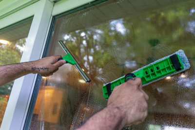 Window Cleaner 2-in1 Window Squeegee & Window Washer VisaVersa Clean Streak Free 45 cm Green by UNGER - 7
