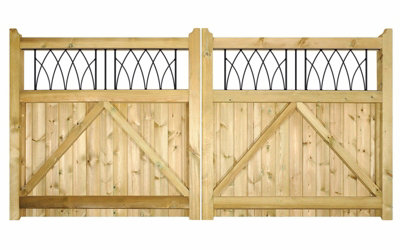 WINDSO Low Wooden Driveway Gates 3000mm Wide x 1200mm High