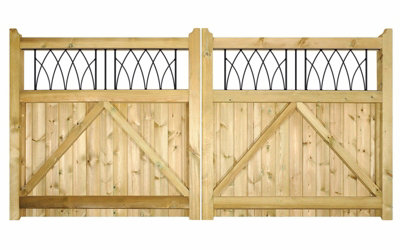 WINDSO Low Wooden Driveway Gates 3600mm Wide x 1200mm High - 5