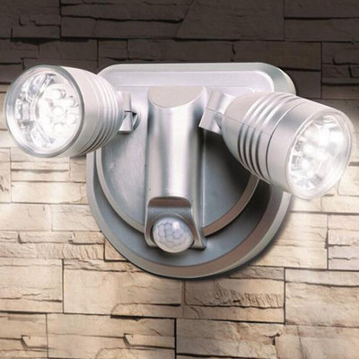 Wireless Twin Beam Security Light 4xAA Battery Powered