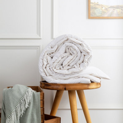 Wonderful Wool Mediumweight Duvet - Ideal for All-Year Comfort & 2 Wool Pillows