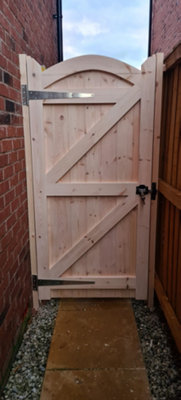 Wooden Arched Top Garden Gate 0.9m x 1.8m Left Hand Hang Engineered Timber