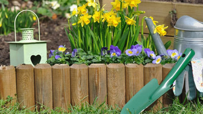 Wooden Border Roll 1.8m x 15cm Picket Log Border Fence Garden Outdoor Lawn Edging Fence for Flower Beds Lawns Paths