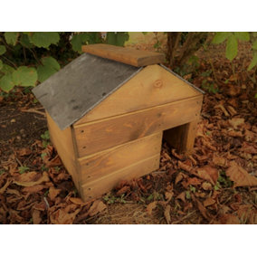 Wooden Hedgehog Habitat Nest Box House Slate Roof Predator Proof Hibernation Shelter