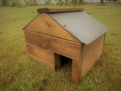 Wooden Hedgehog Habitat Nest Box House Slate Roof Predator Proof Hibernation Shelter - 4